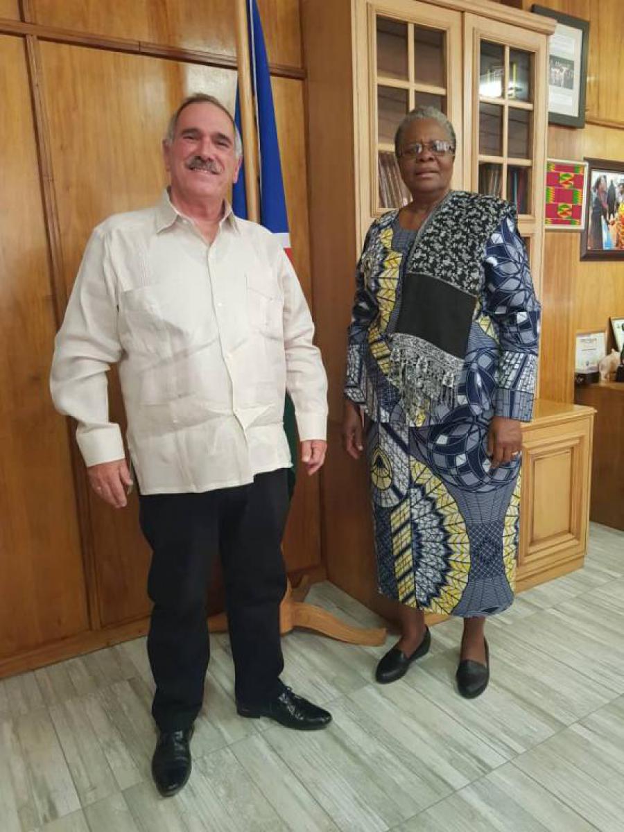 Canciller namibia recibe a Embajador cubano. 
