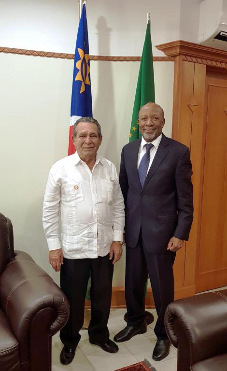 Vicepresidente de Namibia recibe al Embajador Cubano.