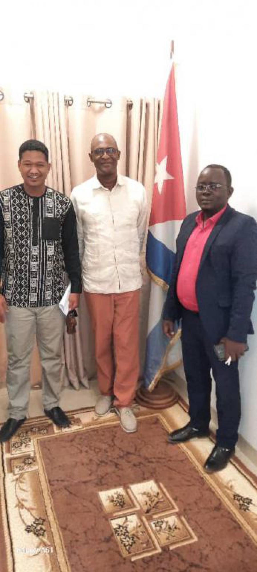 Le Chargé d'Affaires de Cuba reçoit le Président de l'Association des Étudiants du Niger