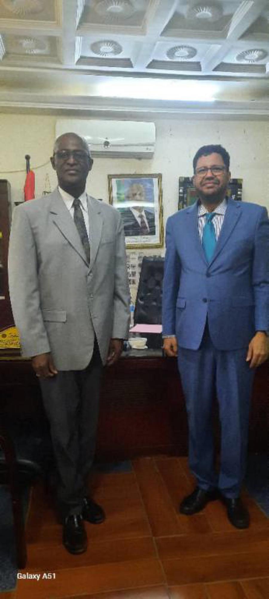 Le Chargé d'affaires de Cuba tient une réunion avec l'Ambassadeur de la République Islamique de Mauritanie