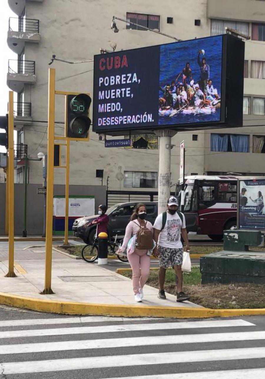 Cartel ofensivo contra Cuba, como parte de la campaña anticomunista en el Perú camino a las elecciones del 6 de junio de 2021