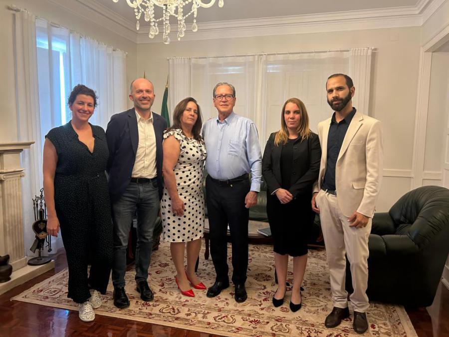 Recibe embajador de Cuba a concejal de la Cámara Municipal de Sintra