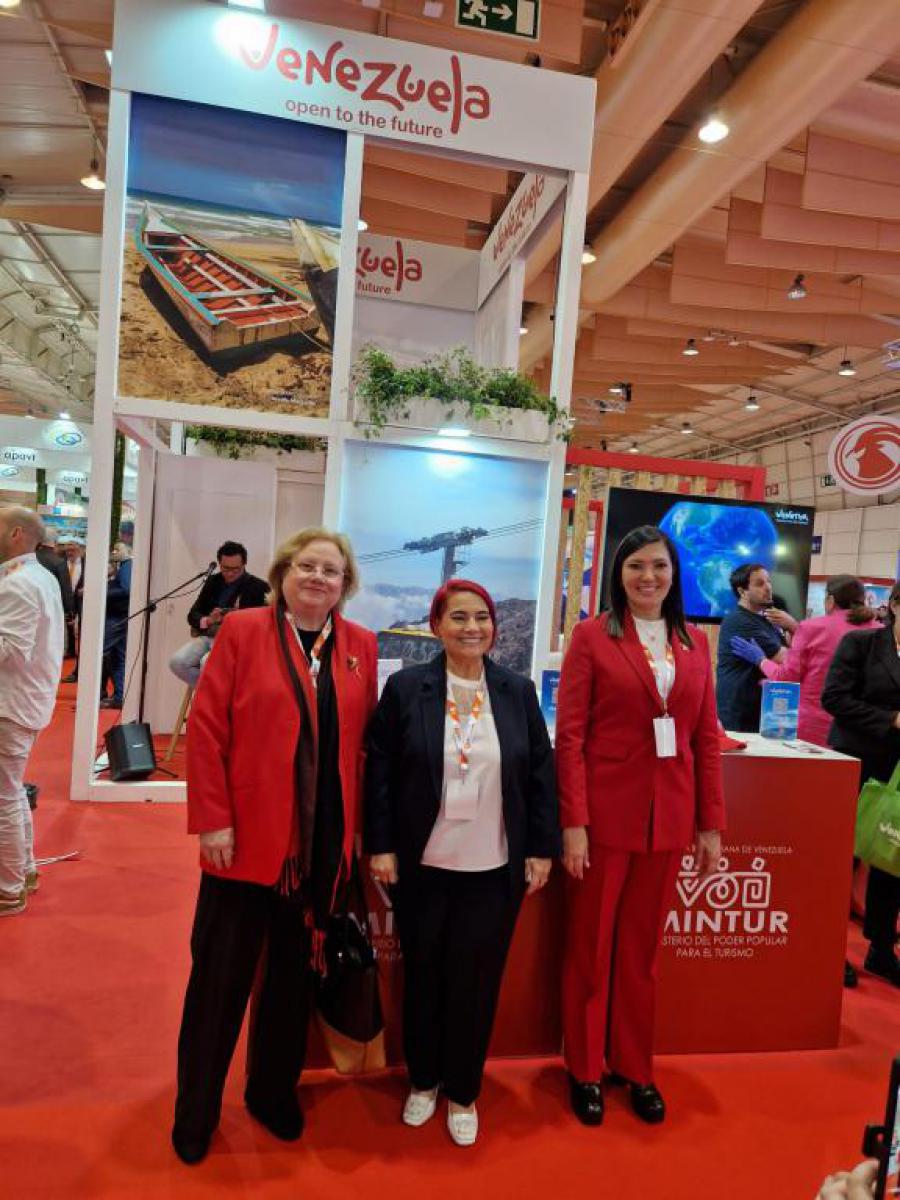 Visita embajada de Cuba stand de Venezuela en la Feria de Turismo de Lisboa