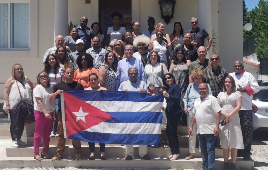 Recibe Embajada de Cuba a cubanos residentes en Portugal