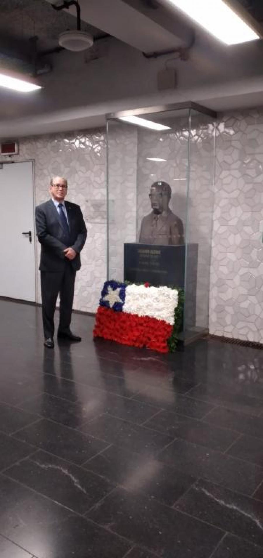 Participa embajador cubano en homenaje a Salvador Allende