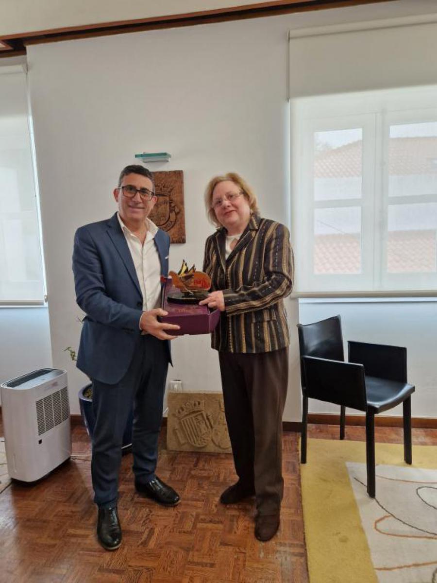 Encuentro de representantes de la embajada de Cuba en alcaldía de Palmela Portugal
