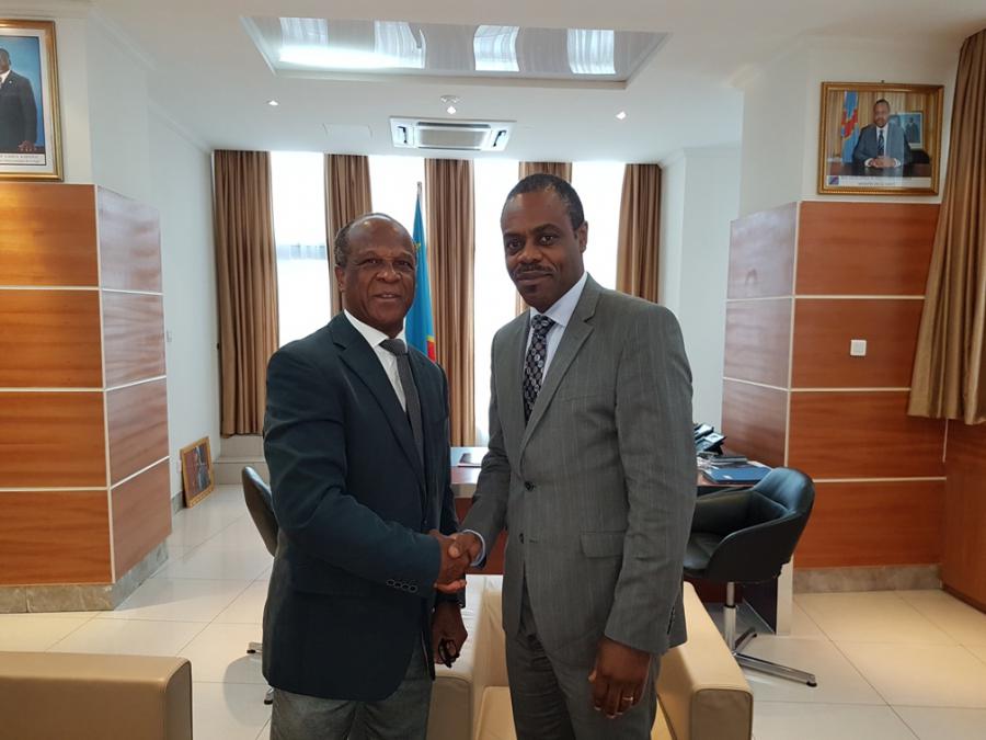 Ministro de salud congolés recibe al embajador cubano