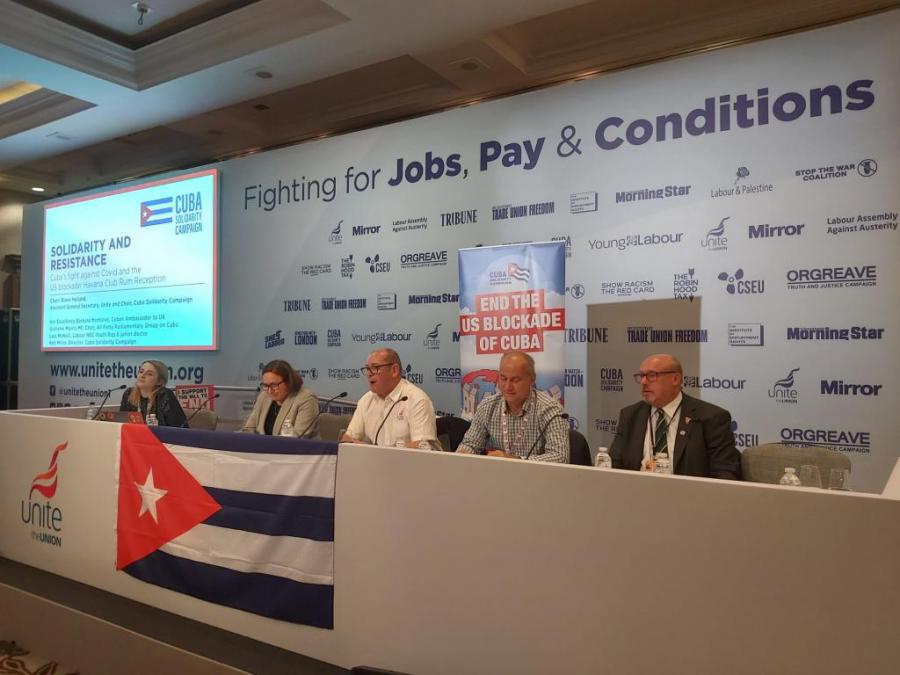 Embajadora de Cuba participa en evento de solidaridad, paralelo a la Conferencia laborista en Brighton.