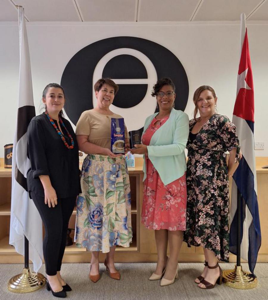  The Cuban Ambassador to the United Kingdom of Great Britain and Northern Ireland, Ismara Vargas Walter, visited the headquarters of the International Coffee Organisation (ICO), where she was received by the executive director, Vanúsia Nogueira.