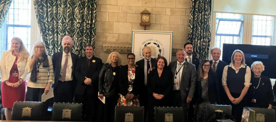 La embajadora de Cuba en Reino Unido, Ismara Vargas Walter participó en una mesa redonda organizada por el Grupo Británico de la Unión Interparlamentaria (BGIPU). La sesión estuvo presidida por el parlamentario Fabian Hamilton, presidente del BGIPU y del Grupo Parlamentario Multipartidista sobre América Latina.