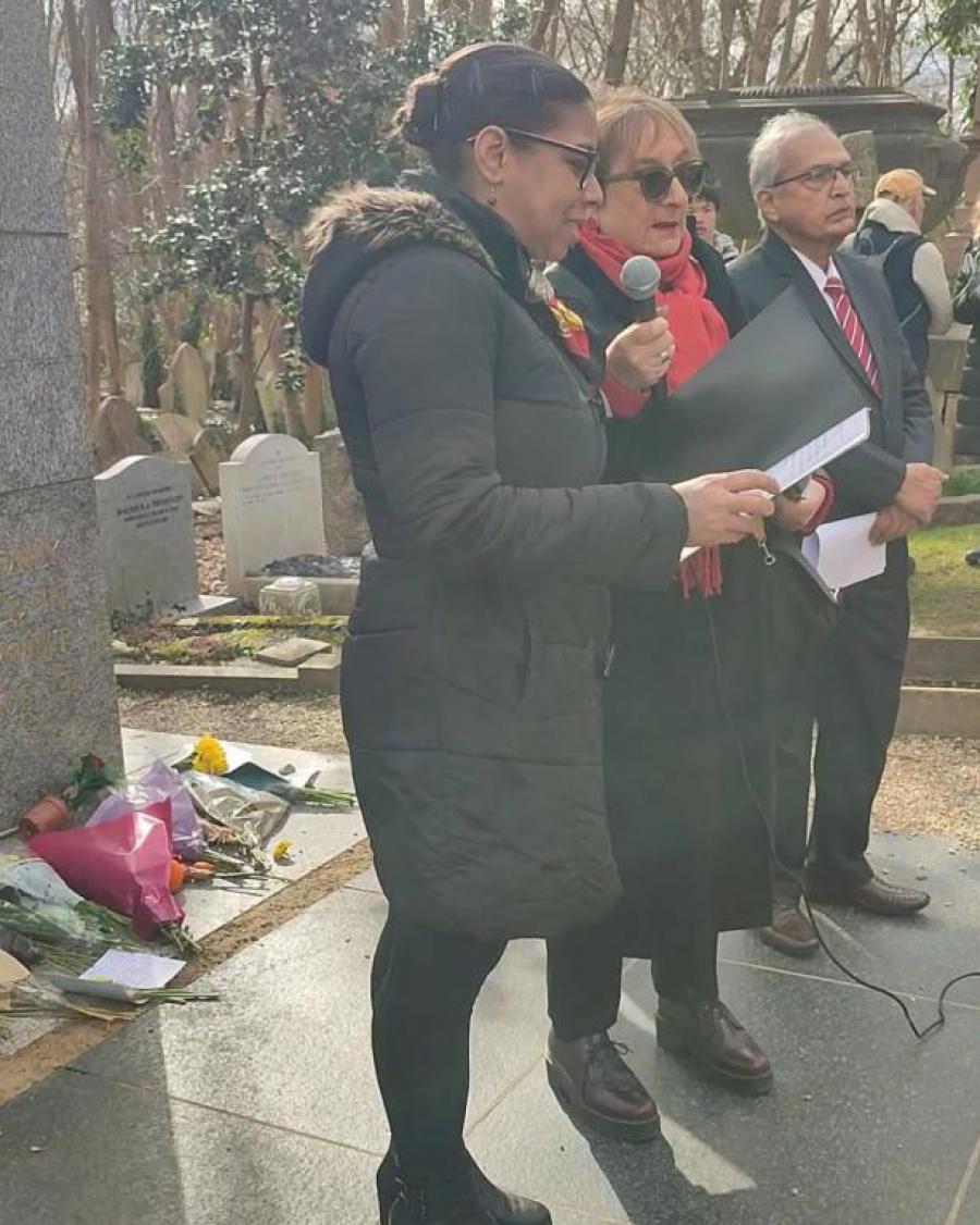 En una tarde solemne e inspiradora en el cementerio de Highgate, la embajadora de Cuba en el Reino Unido, Ismara Mercedes Vargas Walter, fue la oradora principal en la Oración Marx 2025, rindiendo homenaje al legado perdurable de Karl Marx y reflexionando sobre el compromiso permanente de Cuba con la justicia social y la solidaridad.  
