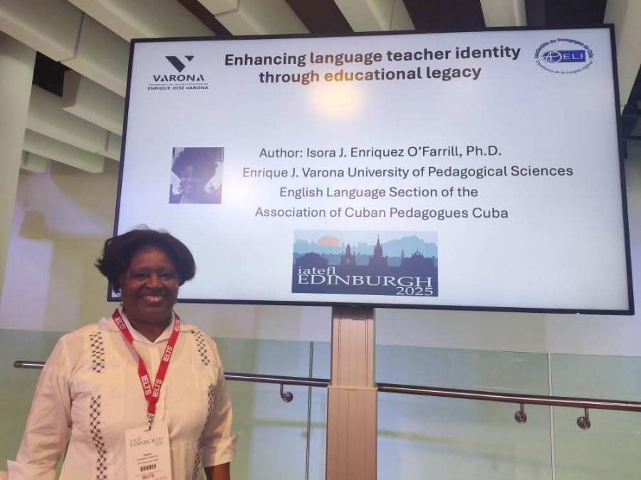 La profesora Isora Enríquez, representante de APCELI y de la UCPEJV, con más de 40 años de labor en la formación de profesores de la enseñanza del idioma inglés.