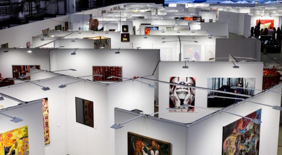 Artiști vizuali cubanezi expun la un târg de artă contemporană din România