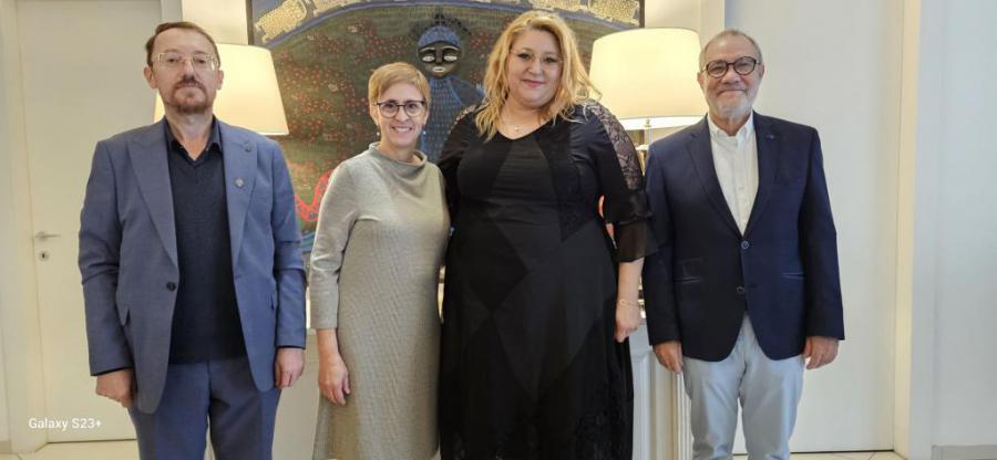 Encuentro de la embajadora de Cuba en Rumania con Diana Sosoaca, eurodipuatada rumana, Clement Sava, Senador SOS Romania Diana Sosoaca, eurodipuatada rumana, Clement Sava, Senador SOS Romania