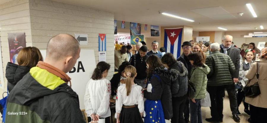 stand de Cuba en bazar diplomático en Bucarest