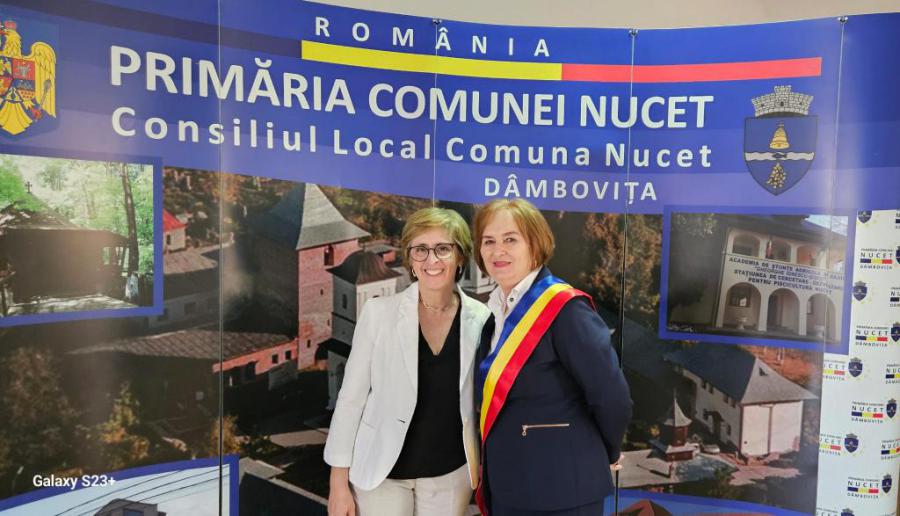 La Alcaldesa de la localidad de Nucet recibe a la embajadora de Cuba en Rumanía.