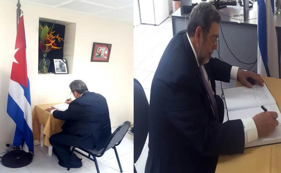 PM Ralph Gonsalves firma libro de condolencias 