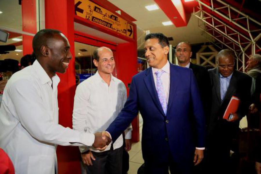 Llegó a La Habana el Presidente de Seychelles