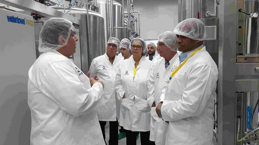 La delegación de la isla encabezada por Normando Iznaga Escobar, Director Comercial y de Negocios de BioCubaFrama, cumplió un programa del Ministerio de Salud sirio de visitar dos plantas de producción de medicamentos genéricos, en las afueras de la capital Damasco.