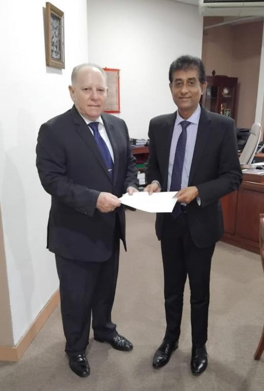 Encuentro del embajador de Cuba en Sri Lanka con presidente de la Cámara de Comercio de Ceylon 