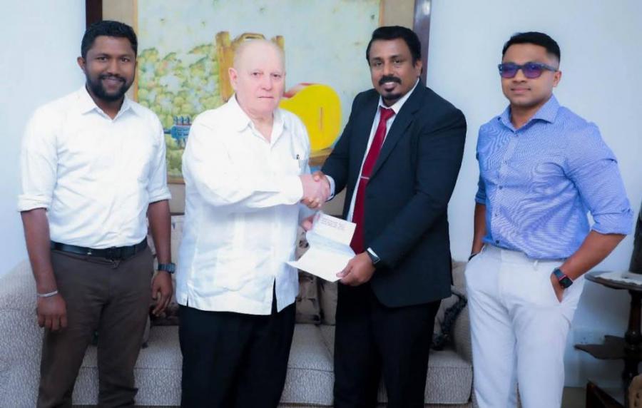 Recibe embajador cubano a la directiva de la Juventud Socialista de Sri Lanka