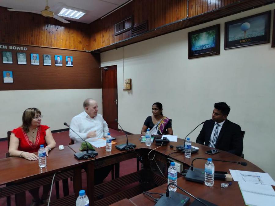Visita embajador de Cuba Instituto de Investigaciones del Coco en Sri Lanka 