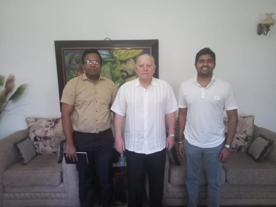 Encuentro del embajador de Cuba en SriLanka con directivos de Yaden Laboratories