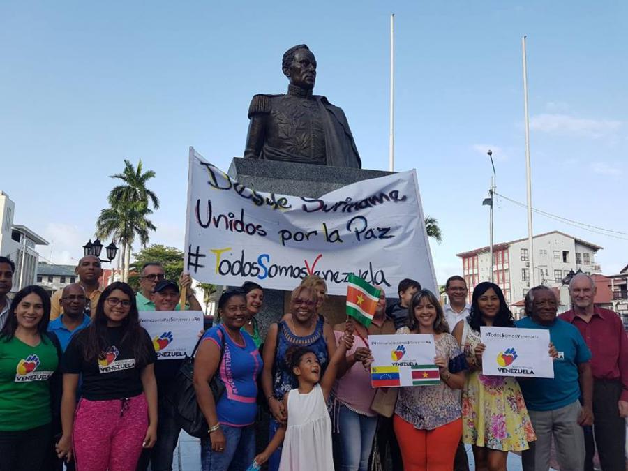 Acto de apoyo a Venezuela en Plaza Bolívar Suriname