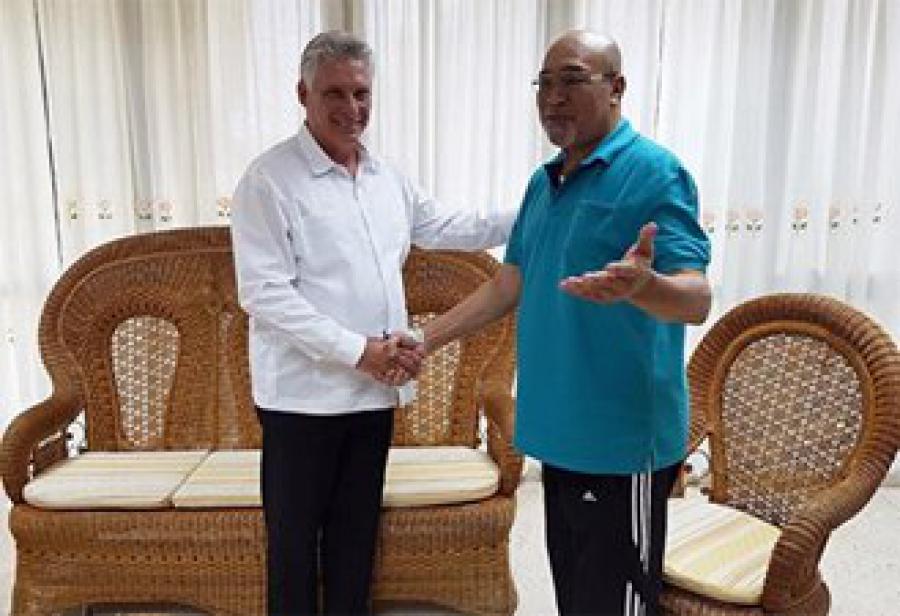 Presidente de Cuba se reúne con Presidente de Suriname