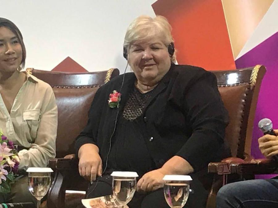 Emotiva presentación en Tailandia del libro "Evocación, Mi Vida Al Lado del Che", de Aleida March