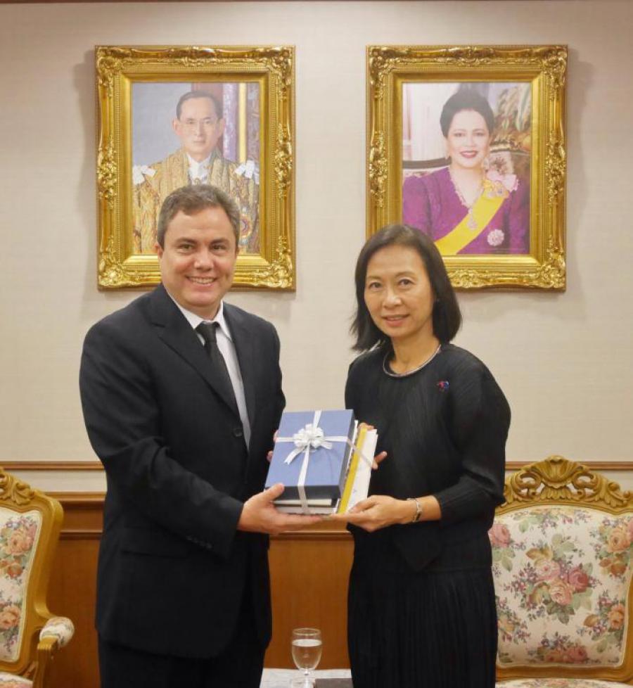 Directora General de la Agencia de Cooperación Internacional de Tailandia recibe al Embajador de Cuba
