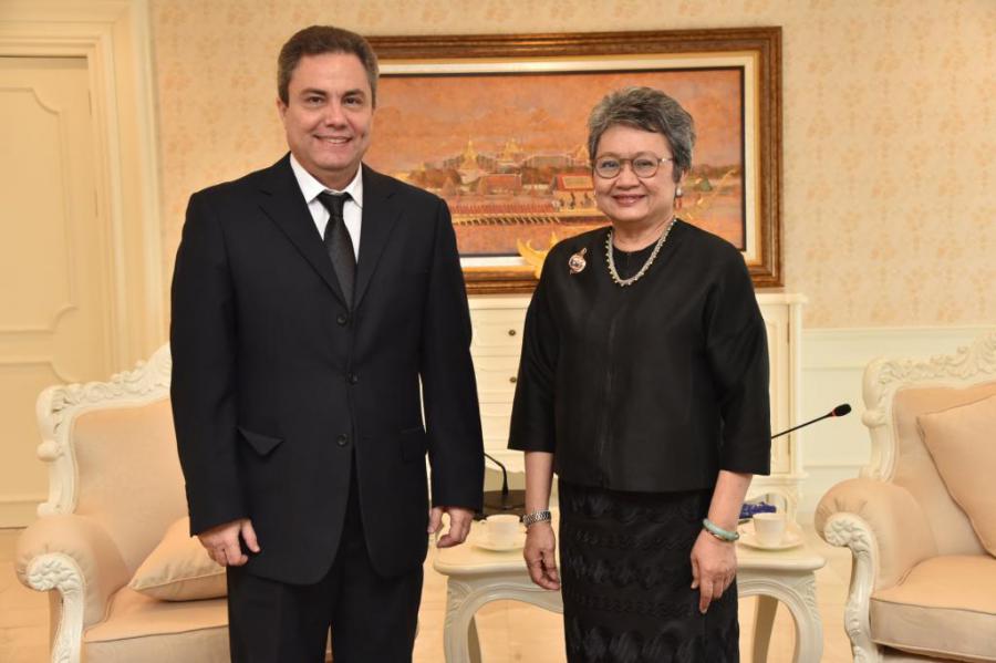 Ministra de Comercio de Tailandia recibe al Embajador de Cuba