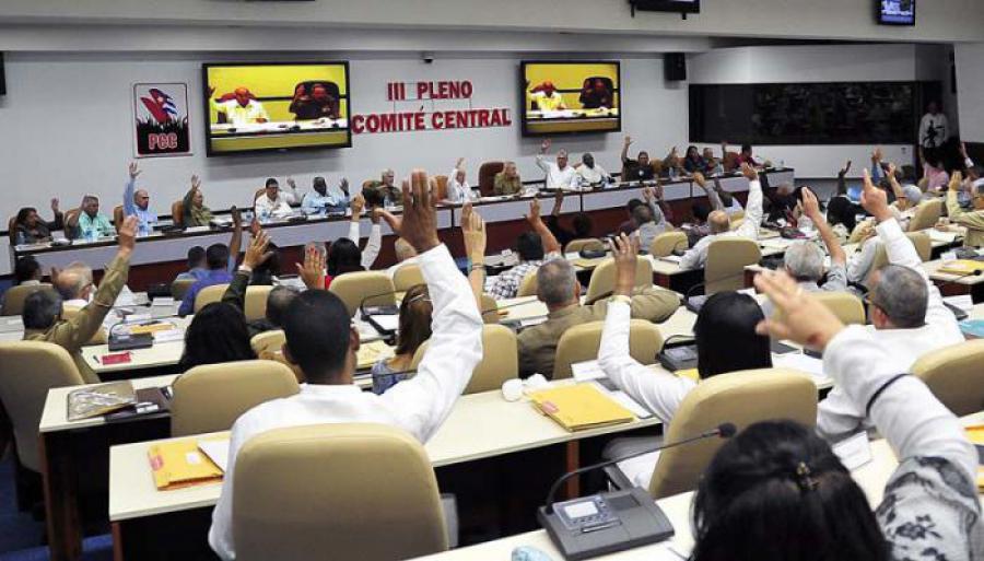 Luego de un amplio proceso de consulta popular en el que participaron más de un millón 600 mil cubanos, aprobaron los tres documentos rectores de la actualización de nuestro modelo económico y social