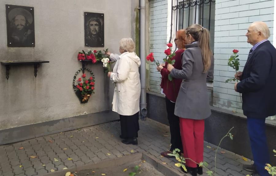 En Ucrania rinden homenaje al Che Guevara a 52 años de su muerte.