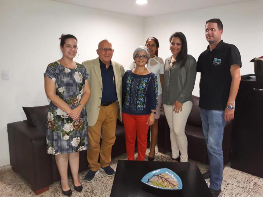 Embajadora cubana sostiene encuentro con representantes de la EGREM