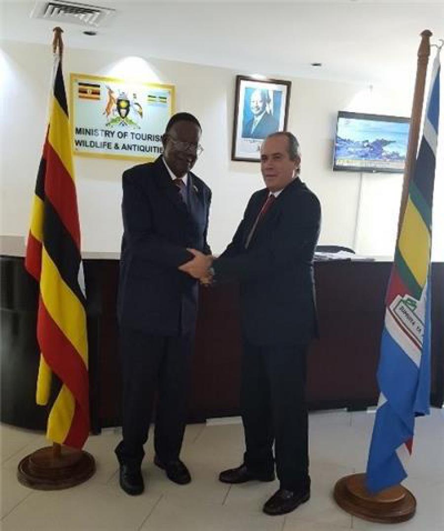 1er Ministro Uganda, relaciones bilaterales, turismo, Cuba, Uganda