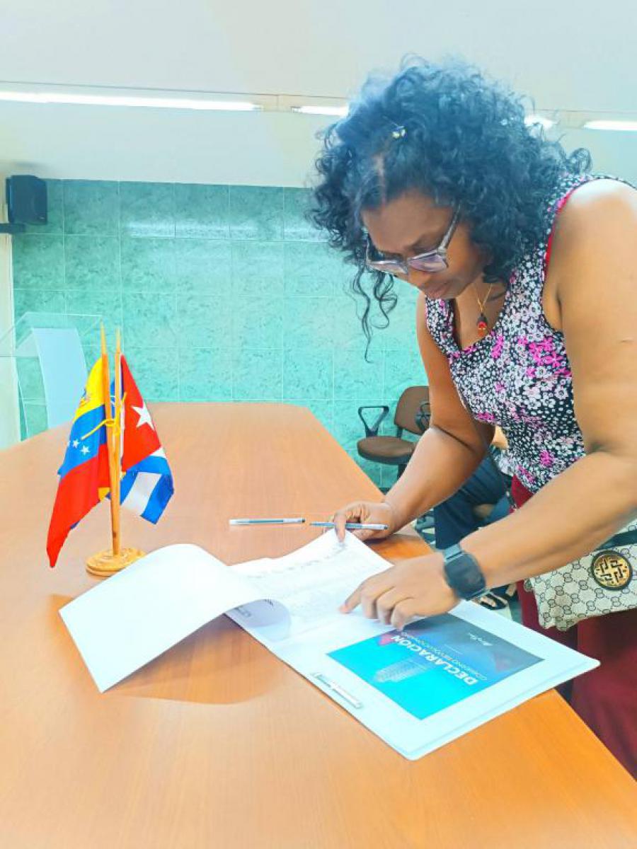 Embajada de Cuba en Venezuela inicia recogida de firmas en respaldo a la soberanía nacional