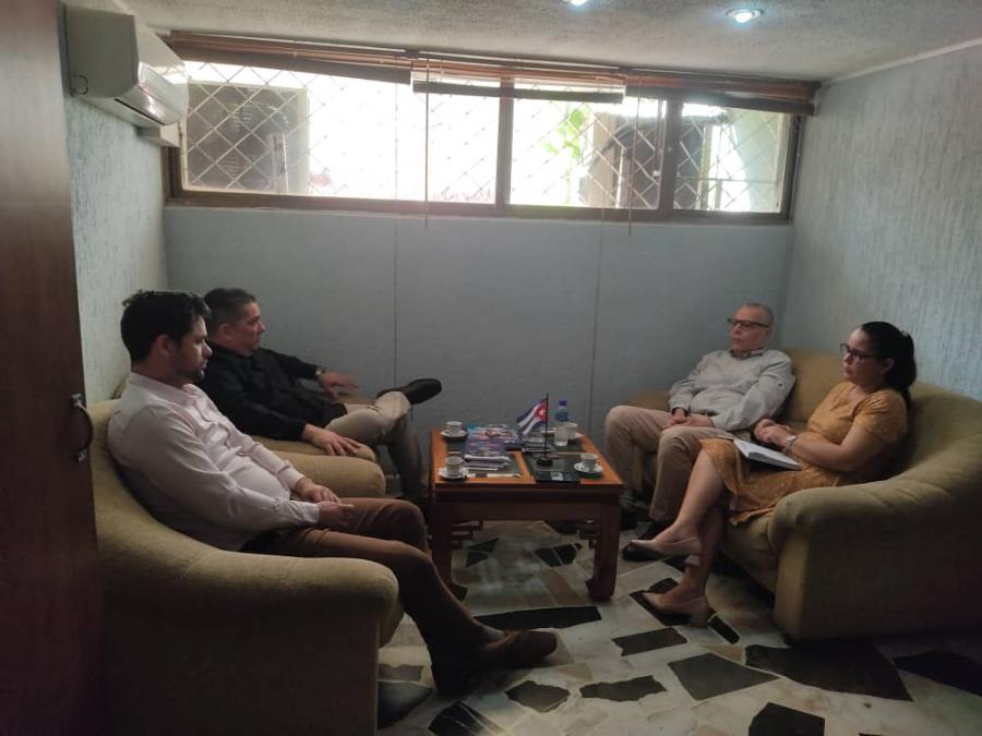 Cuba fortalece el diálogo con sus nacionales residentes en Venezuela. Cuba fortalece el diálogo con sus nacionales residentes en Venezuela.