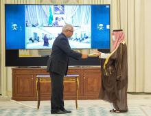 El Embajador de Cuba entrega sus Cartas Credenciales al Canciller saudita, luego de dirigirse virtualmente al Rey Salman