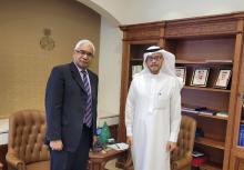 Embajador cubano posa junto a Vice Ministro saudita de relaciones exteriores para los asuntos políticos y económicos