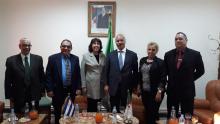 Recibe Wali de Djelfa a Embajadora de Cuba En la foto: Embajadora de Cuba, Clara M. Pulido Escandell y Guenfaf Hamena, wali (gobernador) de Djelfa. También: el Dr. Reinaldo Menéndez García, Jefe de la Misión Médica Cubana en Argelia, la Dra. Doris Sierra Pérez, Coordinadora Nacional del Programa Materno Infantil y el Dr. Eliades Millán Cordoví, Coordinador cubano del Hospital Oftalmológico de Djelfa.