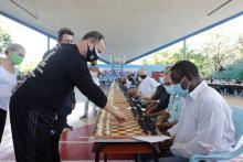 Ajedrecista argelino Yala Lyès realiza simultánea con 169 tableros en La Habana