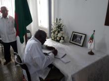 Salvador Valdés Mesa acude a la Embajada Argelina en Cuba para transmitir las condolencias por fallecimiento General de Cuerpo de Ejército Ahmed Gaïd Salah