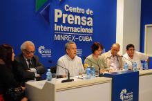 La 28 Feria Internacional del Libro (FIL), prevista para realizarse del 7 al 17 de febrero, contará con la participación de representantes de 43 países de los cinco continentes, anunciaron hoy organizadores del magno evento. La directora de la Cámara Cubana del Libro, Sonia Almaguer, ratificó en conferencia de prensa que el país invitado de honor será la República Argelina Democrática y Popular; además, rendirá homenaje a la obra del escritor cubano Premio Nacional de Literatura (2014) y de Edición (2001), 