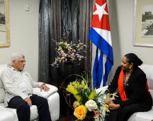 Carlos Rafael Zamora Rodríguez (I), Director General interino para América Latina y el Caribe en el Ministerio de Relaciones Exteriores (Minrex), recibió a June Soomer(D), Secretaria General de la Asociación de Estados del Caribe (AEC), en el Aeropuerto Internacional José Martí.