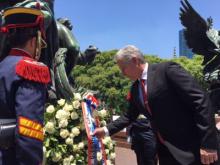 Ofrenda floral al General José de San Martín. Foto: Presidencia Cuba
