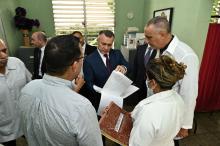 Ministro de Sanidad de Azerbaiyán visita instituciones médicas y farmacéuticas cubanas.
