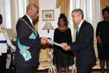 Embajador cubano presenta cartas credenciales ante el Gobernador General de la Mancomunidad de Las Bahamas