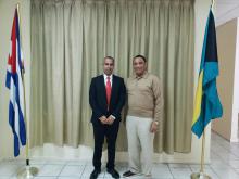 Ex primer ministro Perry Christie visita la Embajada de Cuba en Las Bahamas