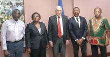 Con el Ministerio de Juventud y Empoderamiento Comunitario de Barbados.